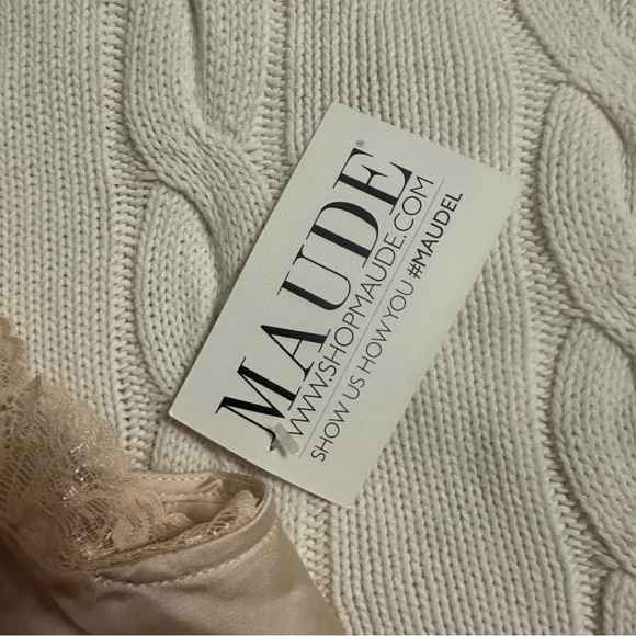 Maude Intimates Silky Lace Cami Slip Champagne Size M/L NWT - Picture 3 of 7